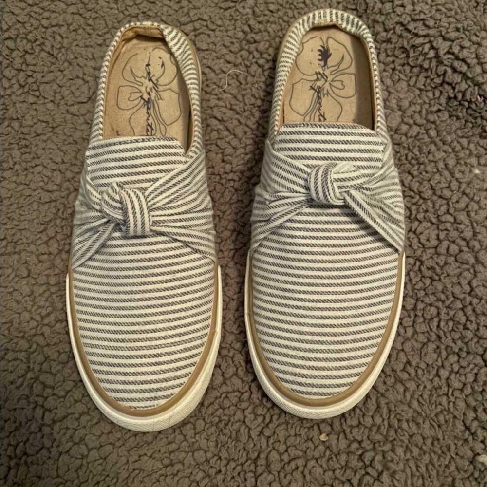 Women’s shoes 8.5